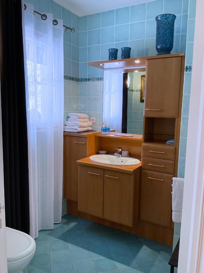 Chambre D'Hotes "Les Volets Bleus" - Villa L'Olivier Cote Mer 보-쉬르-메르 외부 사진